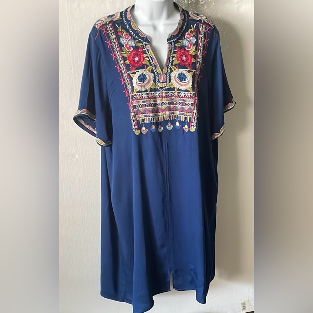 Chelsea & Theodore Embroidered Navy Tunic Top 2X